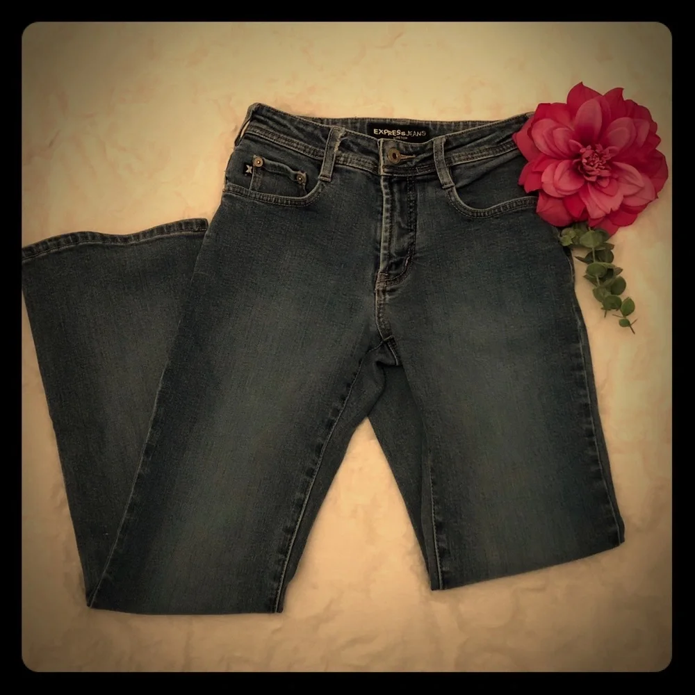 Express Jeans Stretch Fit & Flare (imperfect) 3/4s - Picture 2 of 9